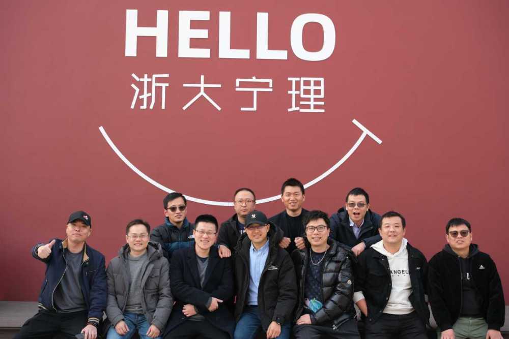 徐金宝2023年于华体买球(下排中间).jpg